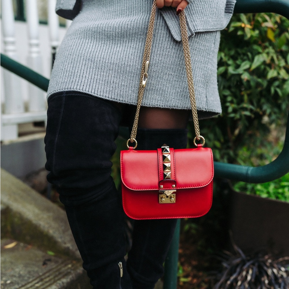 VALENTINO GARAVANI VITELLO SMALL GLAM LOCK ROCKSTUD FLAP DEEP CYCLAMIN